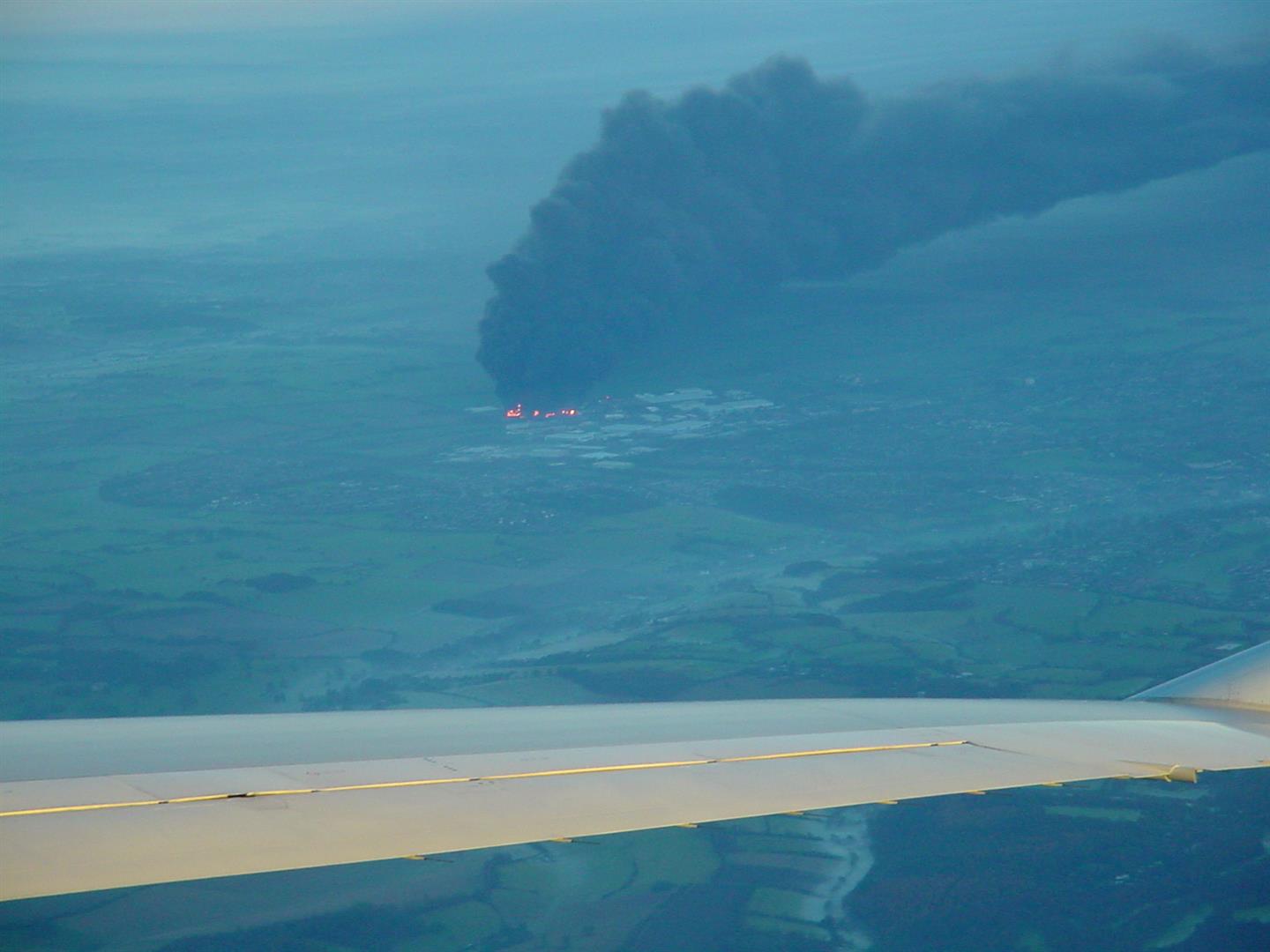 Brand in Olie-opslagplaats bij Heathrow.