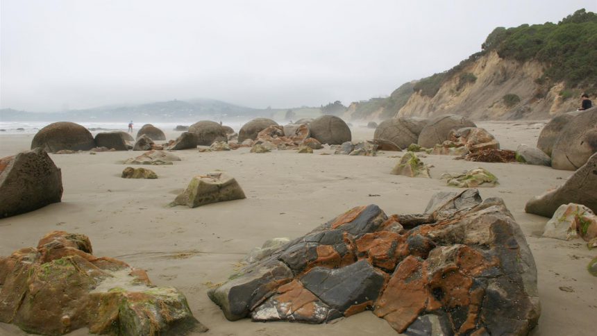 Moeraki boulders
